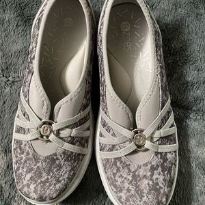 Gray BZee slip on shoes